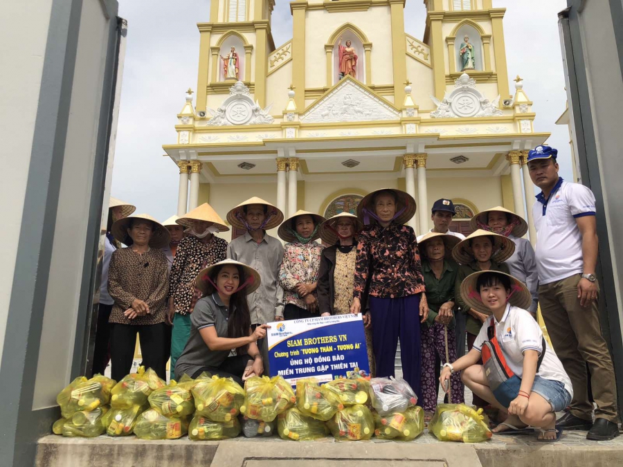 Tập thể các cán bộ CNV & Hệ thống đại lý khách hàng Siam Brothers Việt Nam chung tay cứu trợ Đồng Bào Miền Trung khắc phục sau bão lũ