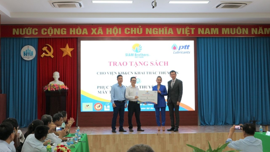 Siam Brothers Việt Nam tài trợ tài liệu phục vụ đào tạo thuyền trưởng, máy trưởng cho Viện Khoa học & Công nghệ Khai Thác Thủy Sản - Đại học Nha Trang