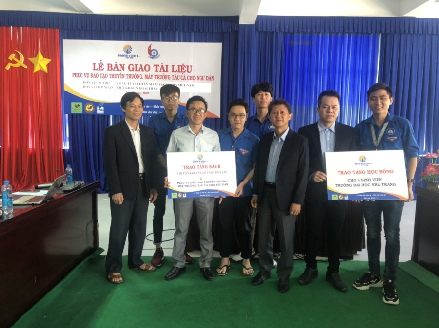 Siam Brothers Việt Nam tài trợ tài liệu phục vụ đào tạo thuyền trưởng, máy trưởng cho Viện Khoa học & Công nghệ Khai Thác Thủy Sản - Đại học Nha Trang